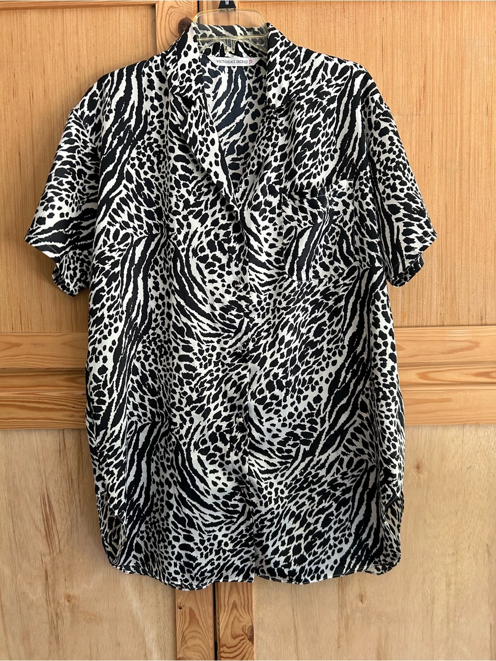 Victoria’s Secret Silky Black & White Animal Print Short-Sleeve Sleep Shirt Sz S